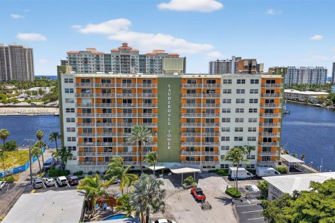 Condominio en venta en Fort Lauderdale, Florida, 1 dormitorio, 67.82 m2 № 1889596 - foto 1