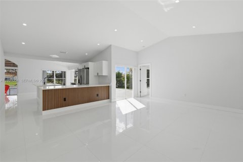 Купить виллу или дом в Майами, Флорида 3 спальни, 153.85м2, № 1997815 - фото 3