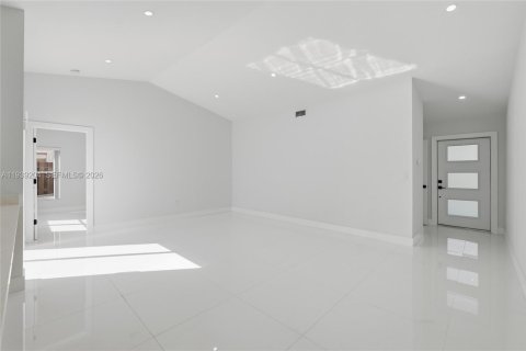 Купить виллу или дом в Майами, Флорида 3 спальни, 153.85м2, № 1997815 - фото 10