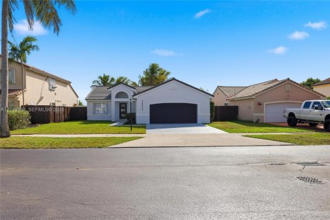 Дом в Майами, Флорида 3 спальни, 153.85м2 № 1997815