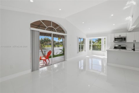 Купить виллу или дом в Майами, Флорида 3 спальни, 153.85м2, № 1997815 - фото 9