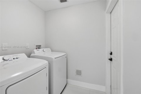 Купить виллу или дом в Майами, Флорида 3 спальни, 153.85м2, № 1997815 - фото 23