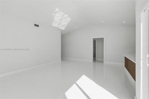 Купить виллу или дом в Майами, Флорида 3 спальни, 153.85м2, № 1997815 - фото 12