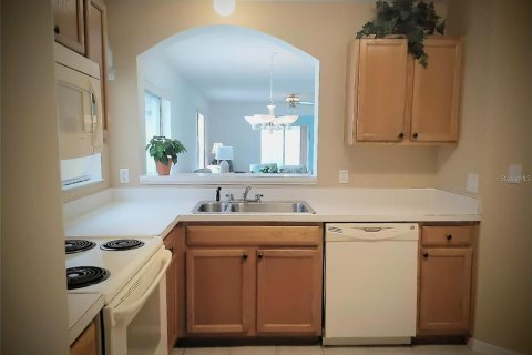 House in Lady Lake, Florida 2 bedrooms, 112.78 sq.m. № 1657071 - photo 12