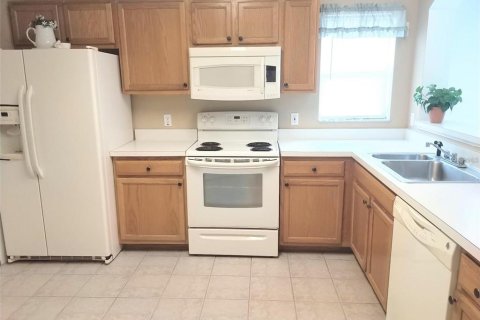 House in Lady Lake, Florida 2 bedrooms, 112.78 sq.m. № 1657071 - photo 13