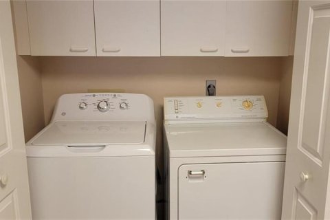 House in Lady Lake, Florida 2 bedrooms, 112.78 sq.m. № 1657071 - photo 14