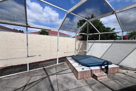 House in Lady Lake, Florida 2 bedrooms, 112.78 sq.m. № 1657071 - photo 10