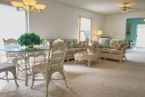 House in Lady Lake, Florida 2 bedrooms, 112.78 sq.m. № 1657071 - photo 16