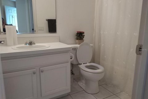 House in Lady Lake, Florida 2 bedrooms, 112.78 sq.m. № 1657071 - photo 2