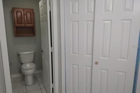 House in Lady Lake, Florida 2 bedrooms, 112.78 sq.m. № 1657071 - photo 4