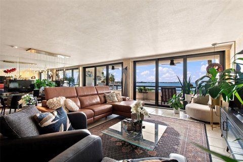 Condominio en venta en Tampa, Florida, 2 dormitorios, 180.79 m2 № 2298469 - foto 16