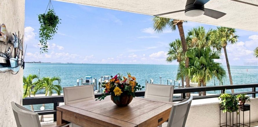 Condominio en Tampa, Florida, 2 dormitorios  № 2298469