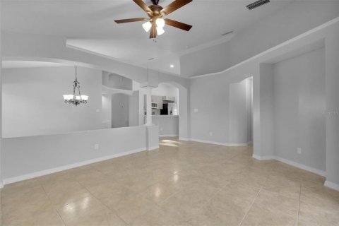 House in Lake Mary, Florida 4 bedrooms, 166.2 sq.m. № 1679891 - photo 9