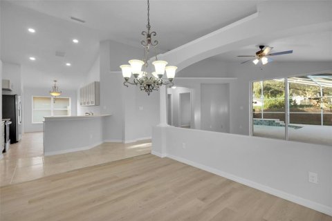 House in Lake Mary, Florida 4 bedrooms, 166.2 sq.m. № 1679891 - photo 6