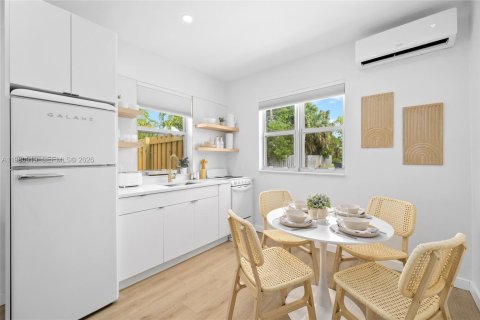 Купить коммерческую недвижимость в Лейк-Уорт, Флорида 477.89м2, № 2044181 - фото 12