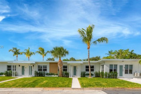 Коммерческая недвижимость в Лейк-Уорт, Флорида 477.89м2 № 2044181