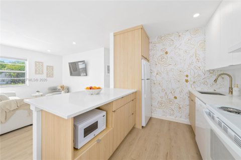 Купить коммерческую недвижимость в Лейк-Уорт, Флорида 477.89м2, № 2044181 - фото 8