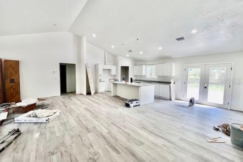 House in Bell, Florida 3 bedrooms, 167.6 sq.m. № 1910667 - photo 5