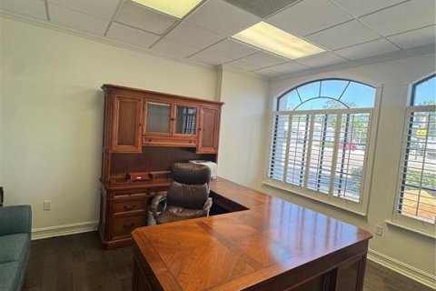 Propiedad comercial en alquiler en Tampa, Florida, 345.88 m2 № 1723280 - foto 4