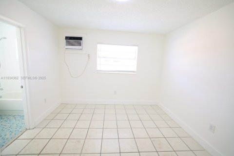 Снять в аренду квартиру в Хайалиа, Флорида 1 спальня, № 1992693 - фото 9