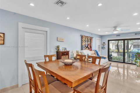 Copropriété à vendre à Pompano Beach, Floride: 2 chambres, 91.23 m2 № 1977671 - photo 13