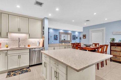 Copropriété à vendre à Pompano Beach, Floride: 2 chambres, 91.23 m2 № 1977671 - photo 15