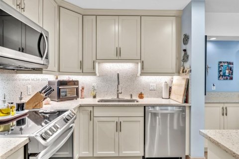 Copropriété à vendre à Pompano Beach, Floride: 2 chambres, 91.23 m2 № 1977671 - photo 16