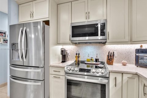 Copropriété à vendre à Pompano Beach, Floride: 2 chambres, 91.23 m2 № 1977671 - photo 17