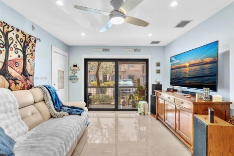 Copropriété à vendre à Pompano Beach, Floride: 2 chambres, 91.23 m2 № 1977671 - photo 8