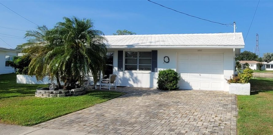 House in Pinellas Park, Florida 2 bedrooms, 80.27 sq.m. № 1681311