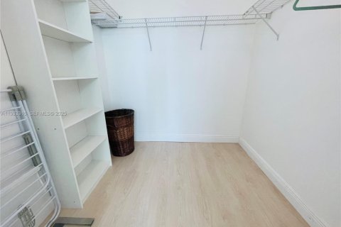 Снять в аренду кондоминиум в Майами, Флорида 1 спальня, 71.91м2, № 1992619 - фото 13