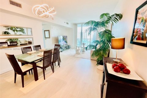 Снять в аренду кондоминиум в Майами, Флорида 1 спальня, 71.91м2, № 1992619 - фото 2