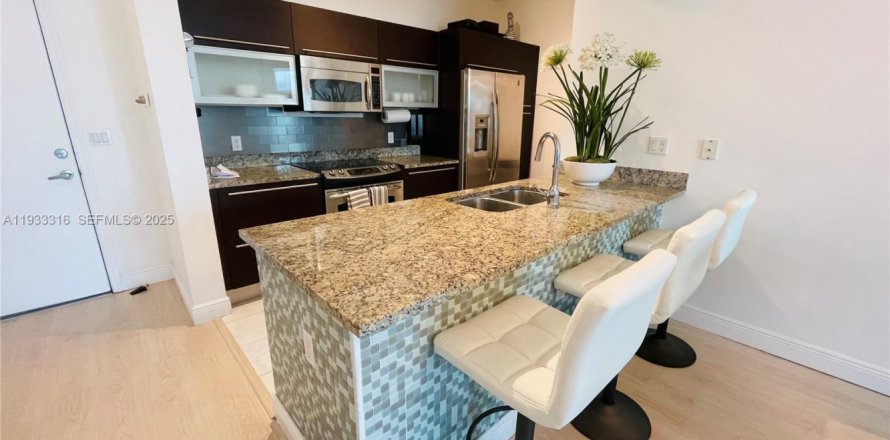 Кондоминиум с 1 спальней в Майами, Флорида № 1992619