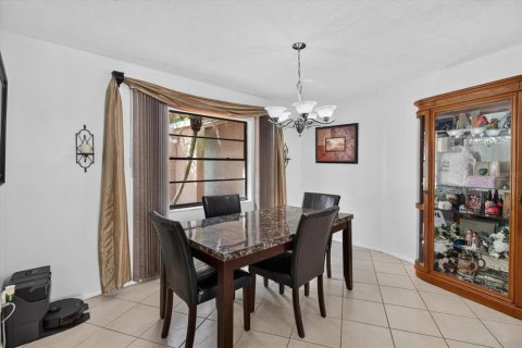 Casa en venta en Tampa, Florida, 3 dormitorios, 153.1 m2 № 2412713 - foto 4
