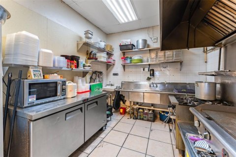 Купить коммерческую недвижимость в Ориндж-Сити, Флорида 97.55м2, № 1796148 - фото 10
