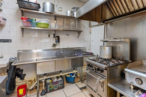 Купить коммерческую недвижимость в Ориндж-Сити, Флорида 97.55м2, № 1796148 - фото 12