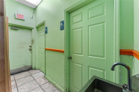 Купить коммерческую недвижимость в Ориндж-Сити, Флорида 97.55м2, № 1796148 - фото 15