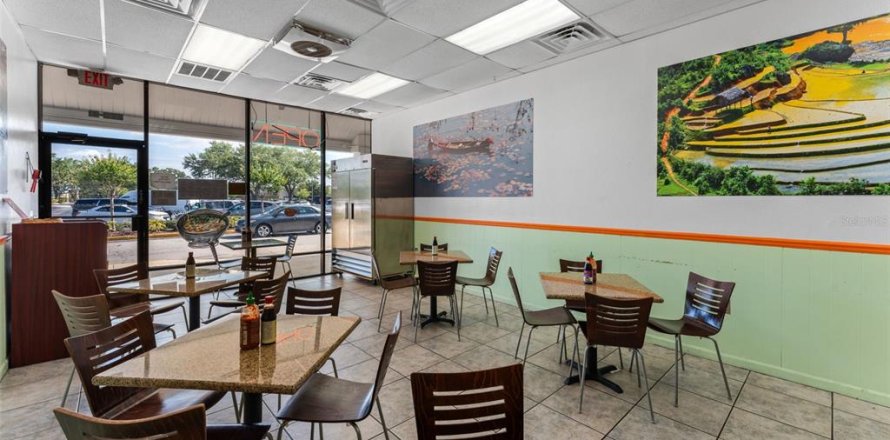 Propiedad comercial en Orange City, Florida 97.55 m2 № 1796148