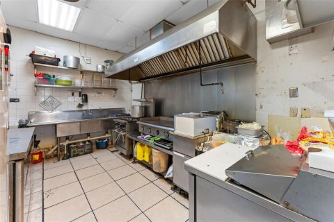 Купить коммерческую недвижимость в Ориндж-Сити, Флорида 97.55м2, № 1796148 - фото 9