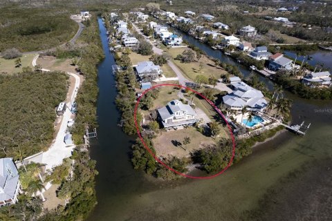 House in Terra Ceia, Florida 3 bedrooms, 189.52 sq.m. № 1527322 - photo 9