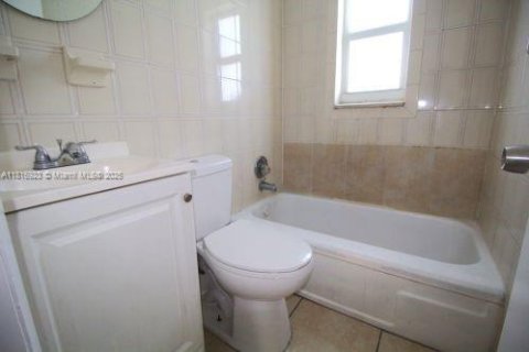 Propiedad comercial en venta en Miami, Florida № 1938374 - foto 20