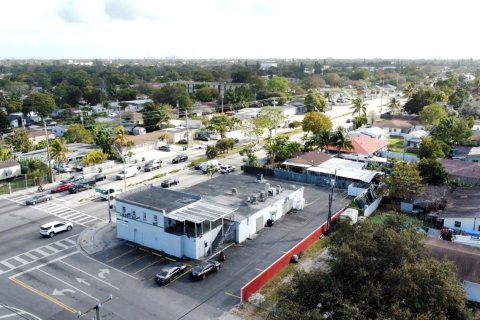 Commercial property in Miami, Florida № 1938374 - photo 9