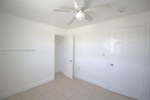 Commercial property in Miami, Florida № 1938374 - photo 16