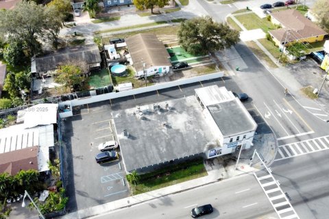 Commercial property in Miami, Florida № 1938374 - photo 11