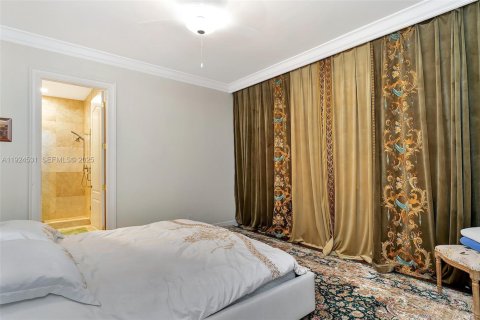 House in Boca Raton, Florida 5 bedrooms, 566.61 sq.m. № 2076706 - photo 23