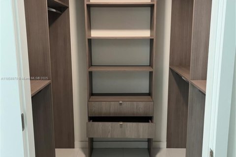 Condo in Miami, Florida, 2 bedrooms  № 1888950 - photo 10
