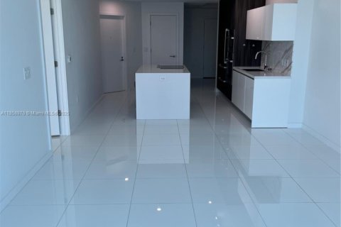 Condo in Miami, Florida, 2 bedrooms  № 1888950 - photo 4