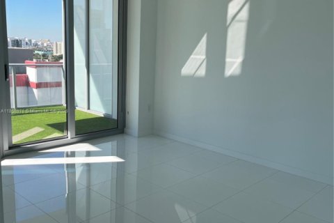 Condo in Miami, Florida, 2 bedrooms  № 1888950 - photo 6