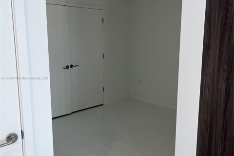 Condo in Miami, Florida, 2 bedrooms  № 1888950 - photo 12