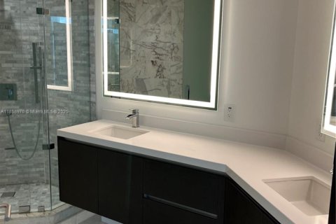 Condo in Miami, Florida, 2 bedrooms  № 1888950 - photo 8